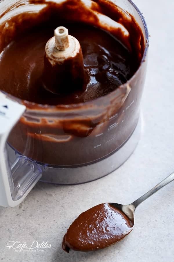 Refined Sugar-Free Nutella Spread | https://cafedelites.com