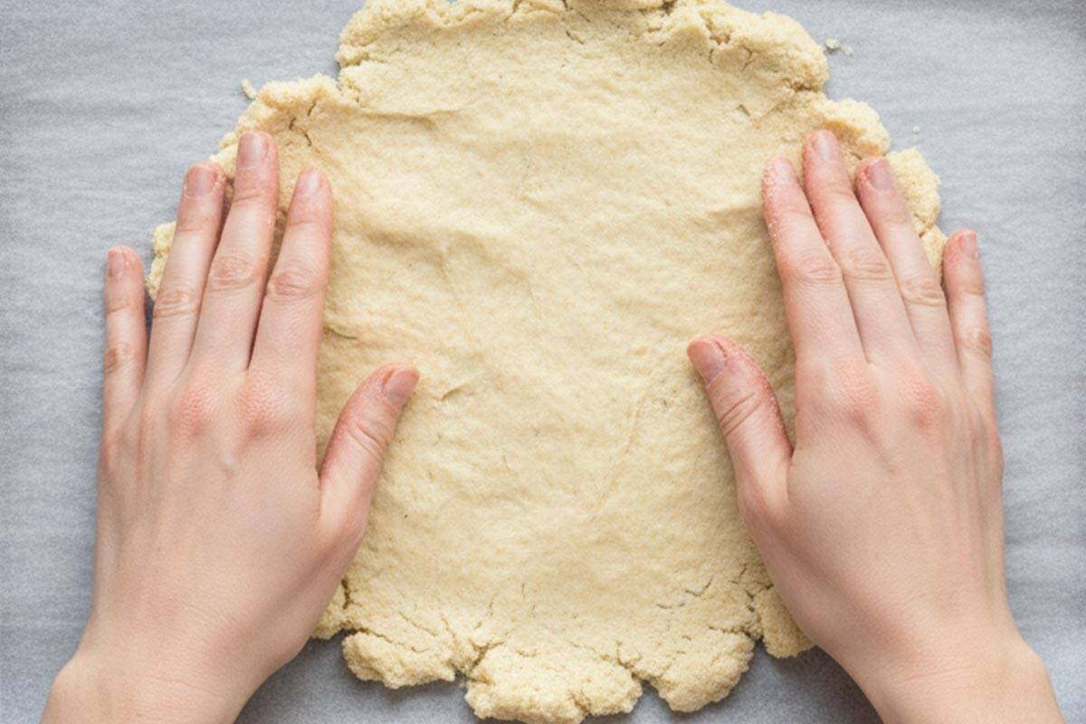 Shaping the crust. - 7