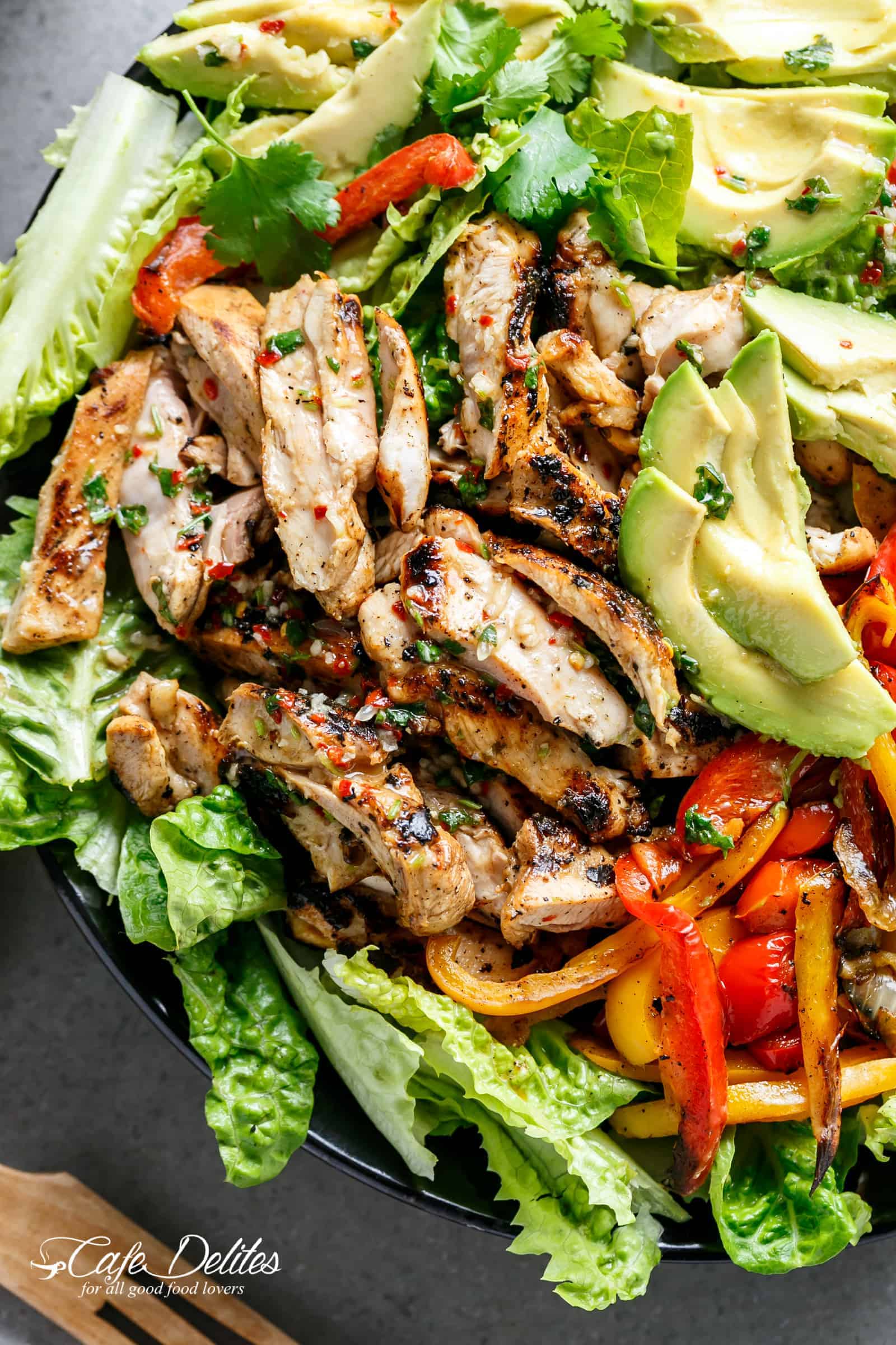 Grilled Chili Lime Chicken Fajita Salad (+ VIDEO) - Cafe Delites