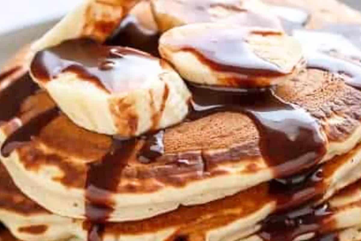 Warm Nutella in the microwave for 30 seconds, then whisk in milk until smooth and glossy. Drizzle over pancakes and serve with sliced bananas.