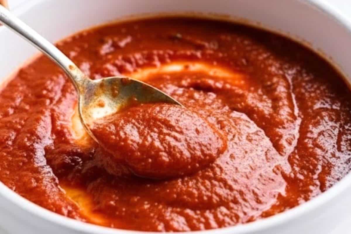 Preheat the oven to 210°C | 410°F and lightly grease a shallow baking dish. Spread half of the pasta sauce evenly over the base of the dish - 3