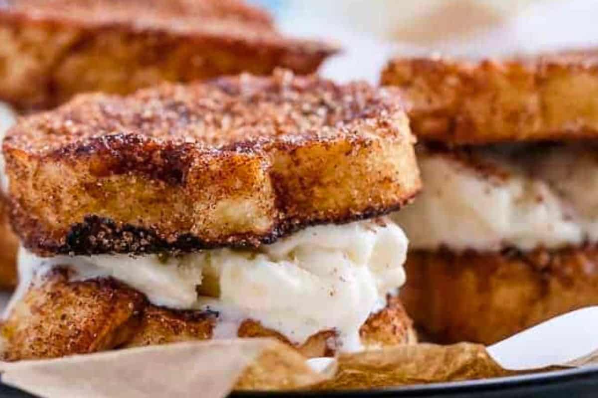 Allow the toasts to cool slightly, then place a scoop of ice cream or frozen yogurt on one slice and top with another.