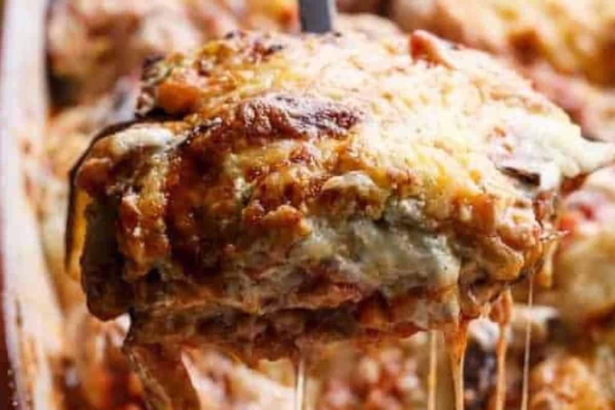 Grease a baking dish and layer the sauce, eggplant, ricotta mixture, and cheese. Repeat the layers. Bake for 20 minutes.