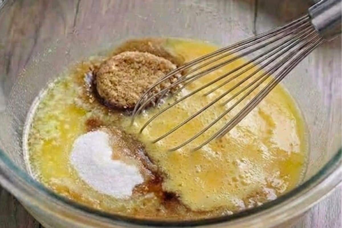 Whisk the melted butter, lightly whisked egg, sweetener, sugar, and vanilla