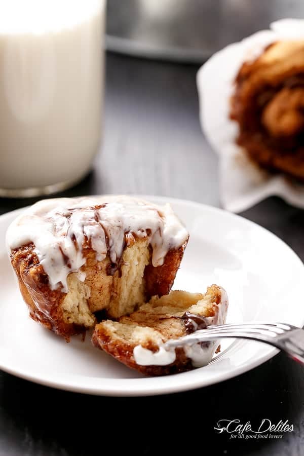 No Yeast Choc Chip Cinnamon Rolls | https://cafedelites.com