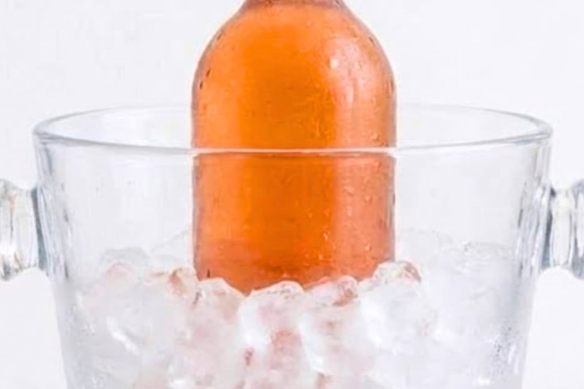 Ensure the moscato is well chilled before assembling the sangria. - 5