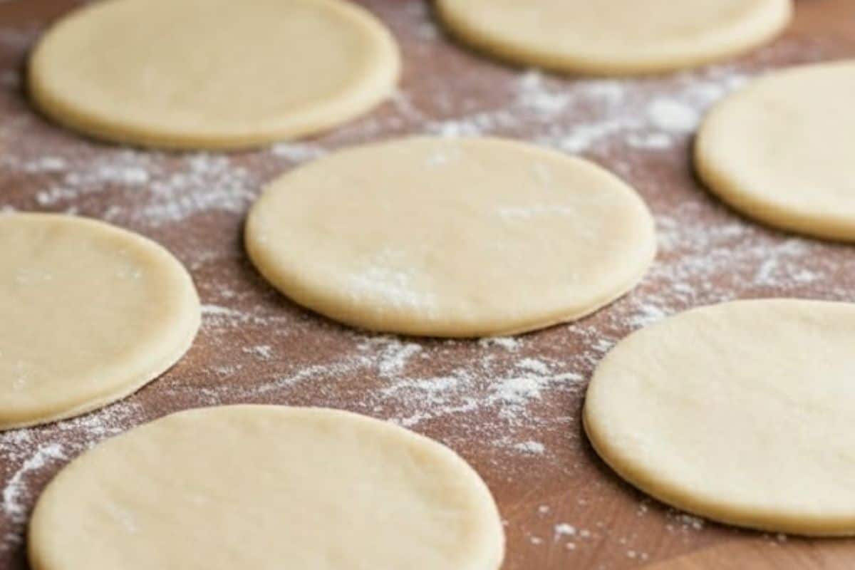  Roll each piece into a 13 cm or 5 inch round,