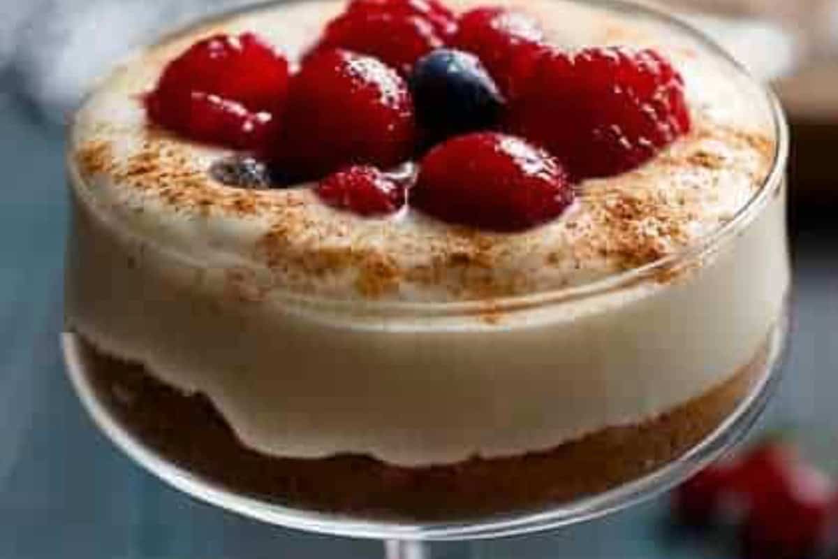 Spoon or pipe the chilled filling evenly over the cookie bases. Smooth the tops and dust lightly with nutmeg 