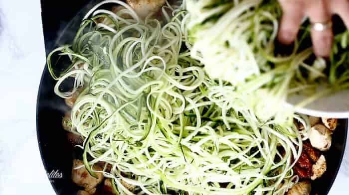 Avocado Alfredo Zoodles With Chicken And Sun Dried Tomatoes Avocado Alfredo Zoodles With Chicken + Sun Dried Tomatoes