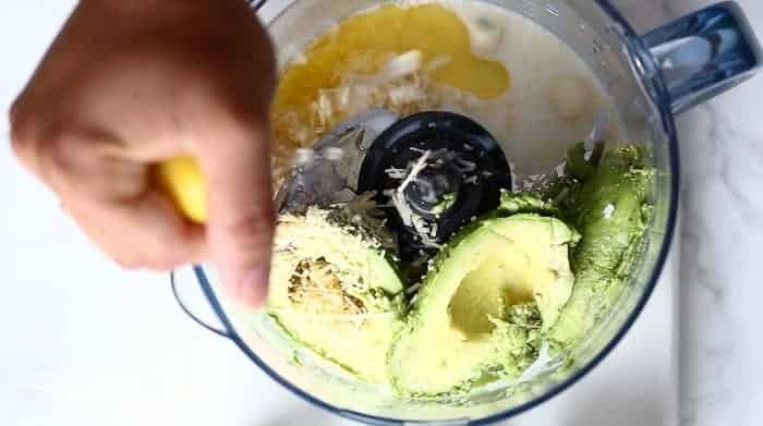 Avocado Alfredo Zoodles With Chicken And Sun Dried Tomatoes Avocado Alfredo Zoodles With Chicken + Sun Dried Tomatoes