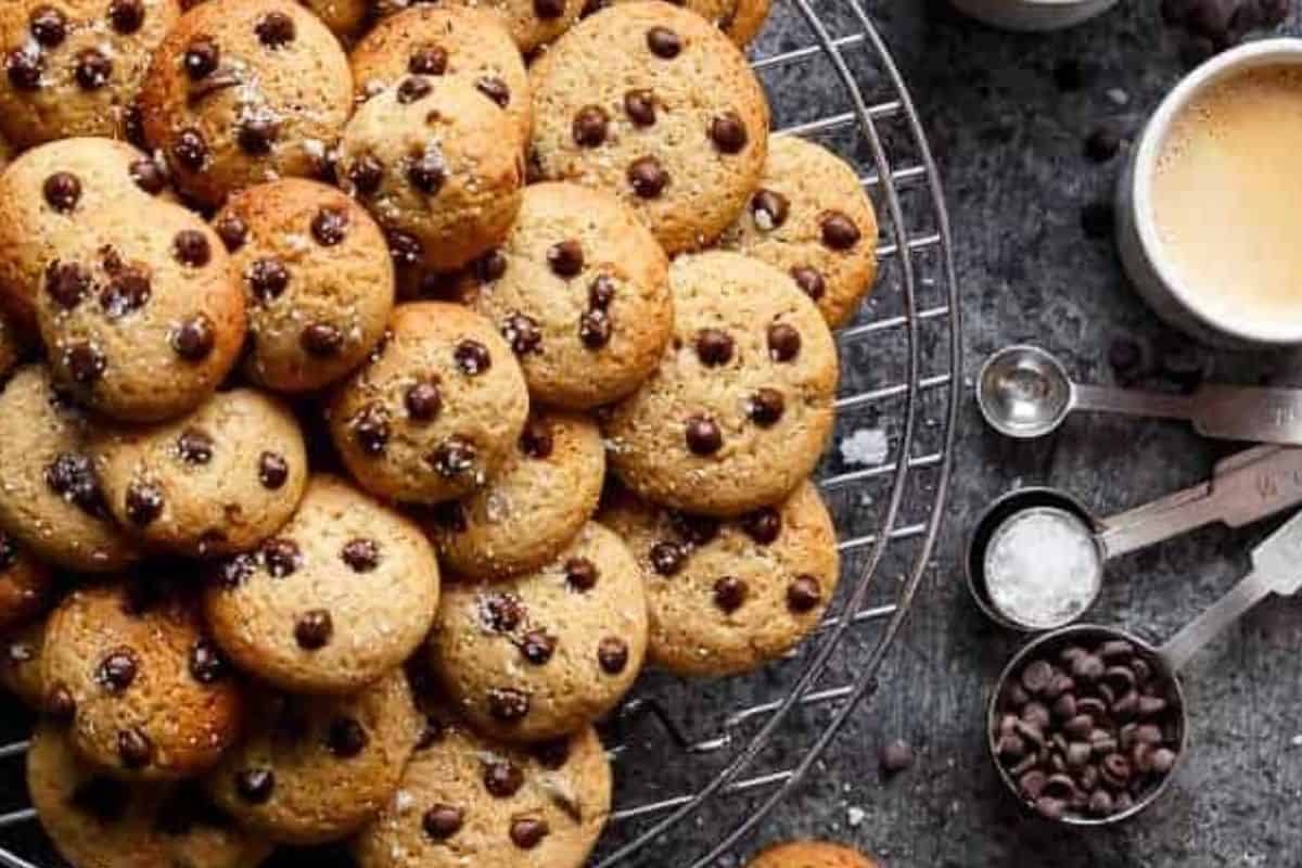Allow the cookies to cool on a rack for 5–10 minutes.