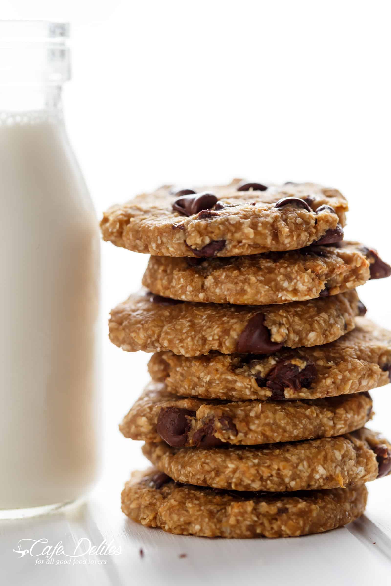 Healthy 2-Ingredient Breakfast Cookies | https://cafedelites.com