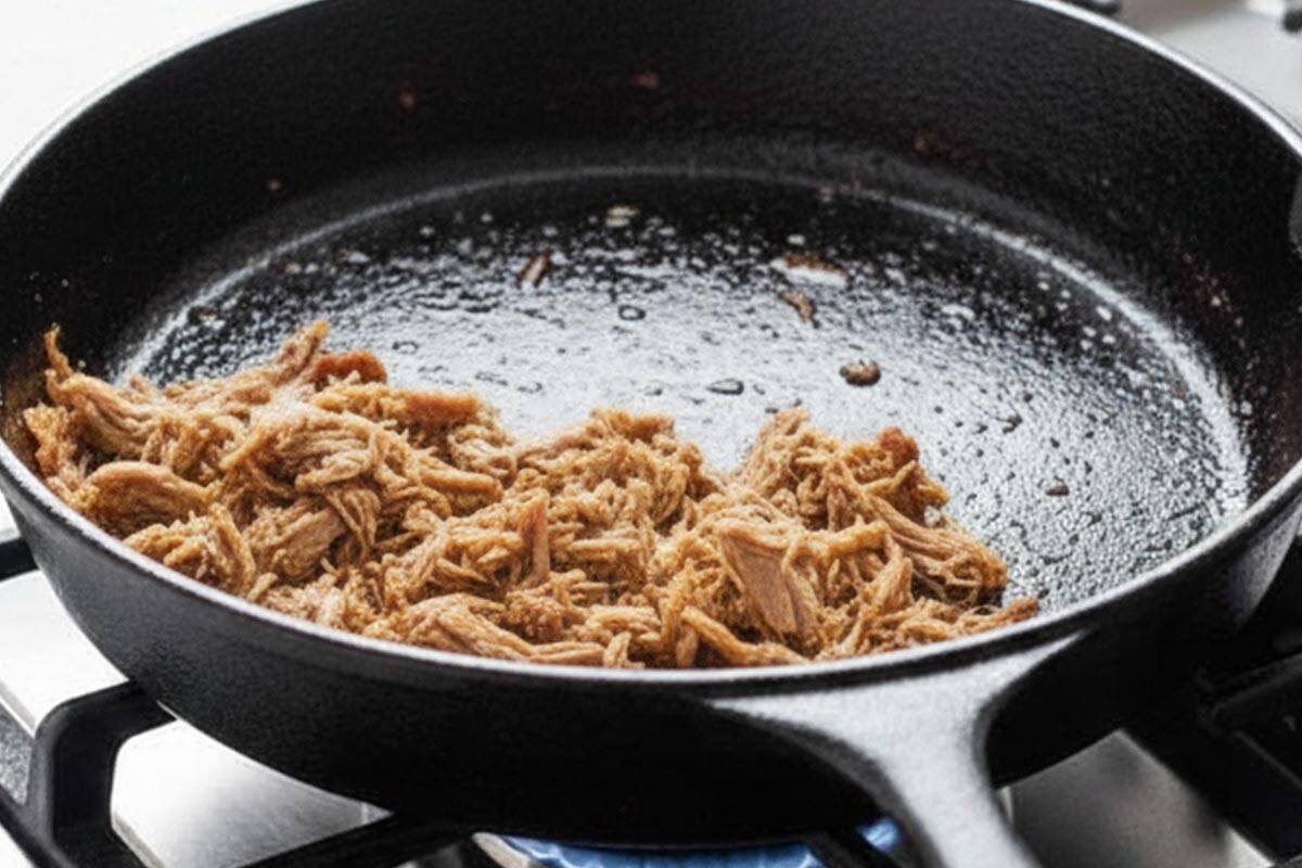 Warming the meat in a skillet. - 3