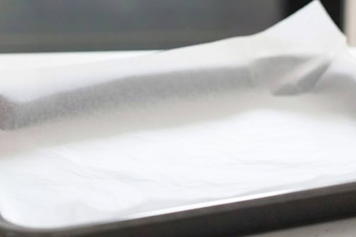 Set oven to 200°C (390°F) and line a baking sheet with parchment.