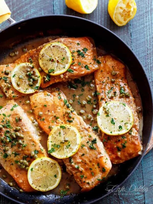 Easy Salmon Piccata with all of the authentic Piccata flavours of white wine, capers, lemon and garlic in a pan