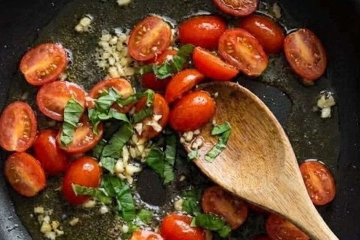 Heat oil in an non stick skillet over medium high, add garlic for until fragrant, then add tomatoes and basil