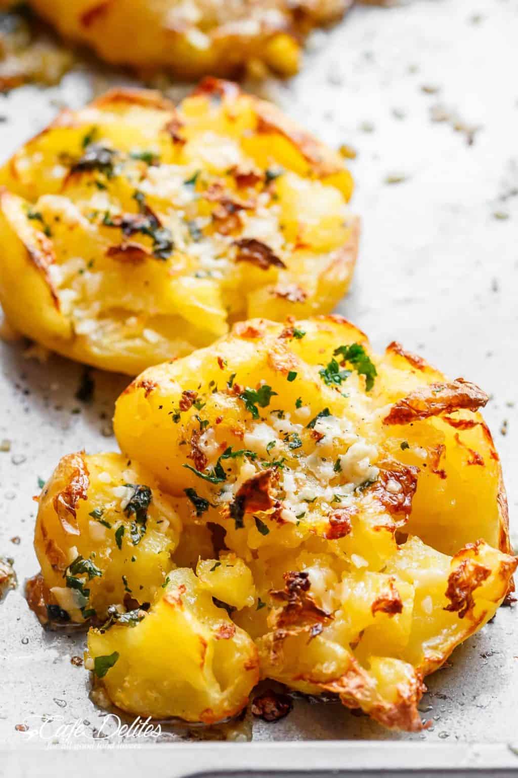 Crispy Garlic Butter Parmesan Smashed Potatoes