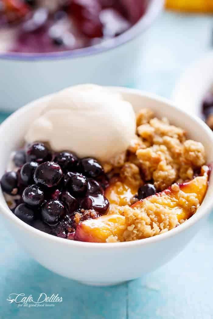 Easy Mango Blueberry Crumble | https://cafedelites.com