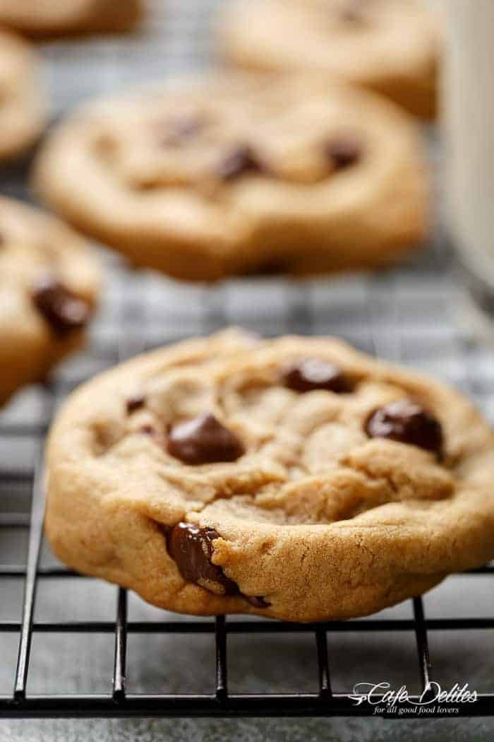  EASY Soft Chewy Chocolate Chip Cookies with a crispy outer edge that are a cookie dream c Chocolate Chip Cookies (Easy Soft Chewy )