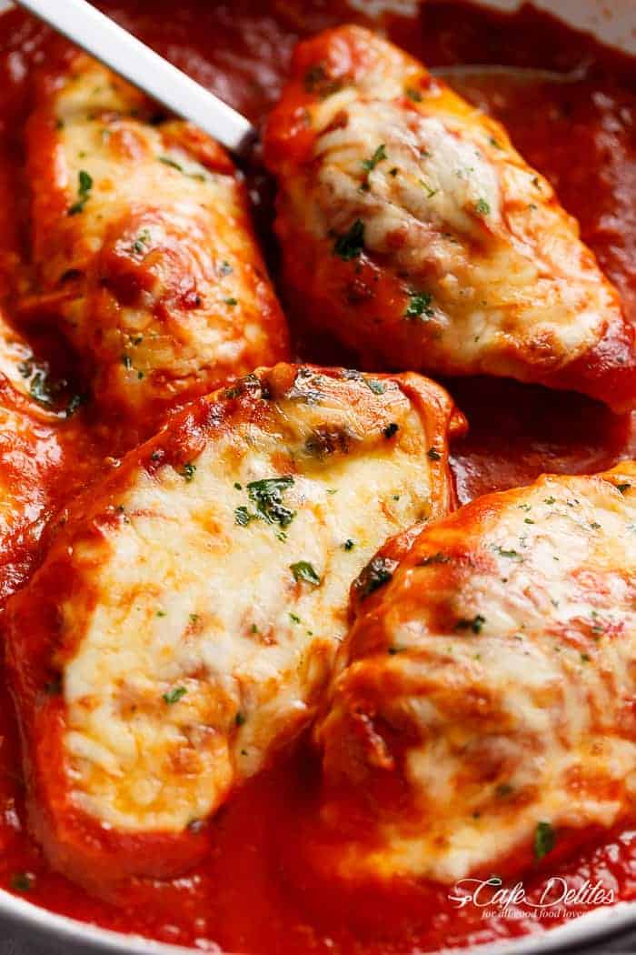 Mozzarella Chicken In Tomato Sauce | https://cafedelites.com