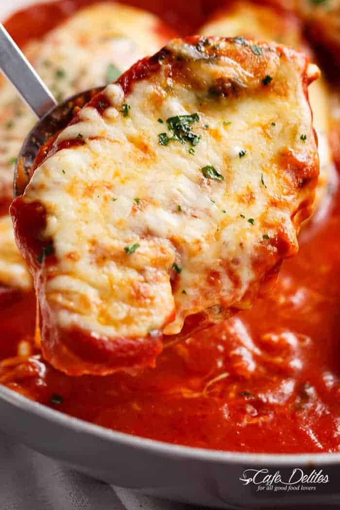 Mozzarella Chicken In Tomato Sauce | https://cafedelites.com