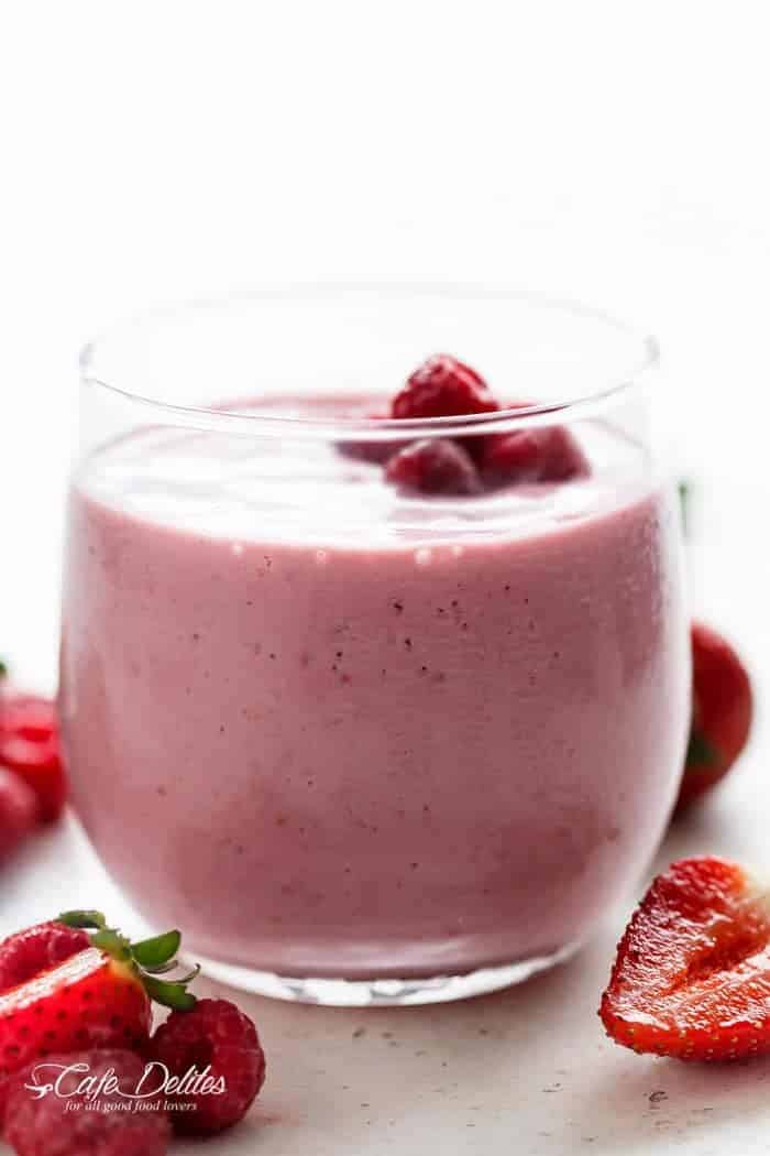 Strawberry-Raspberry Cheesecake Oatmeal Smoothie | https://cafedelites.com