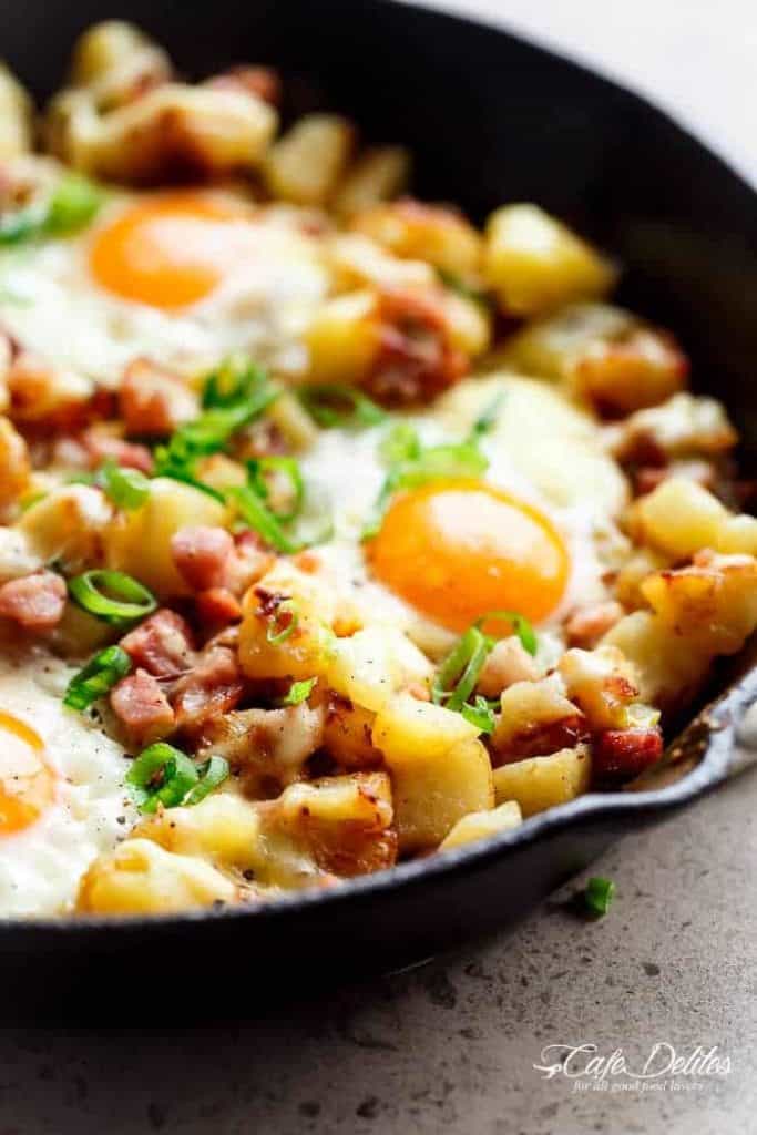 Cheesy Bacon And Egg Hash (Breakfast Skillet) - Cafe Delites