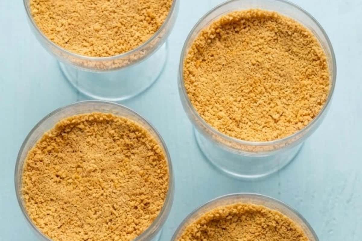 Divide the crumb mixture evenly among 4 serving glasses - 6