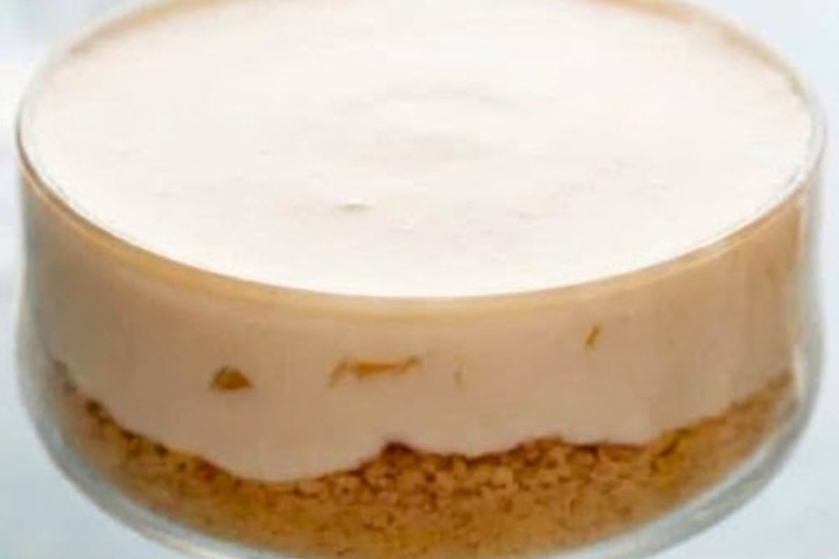 Spoon the cream cheese mixture over the bases, smoothing the tops. - 7