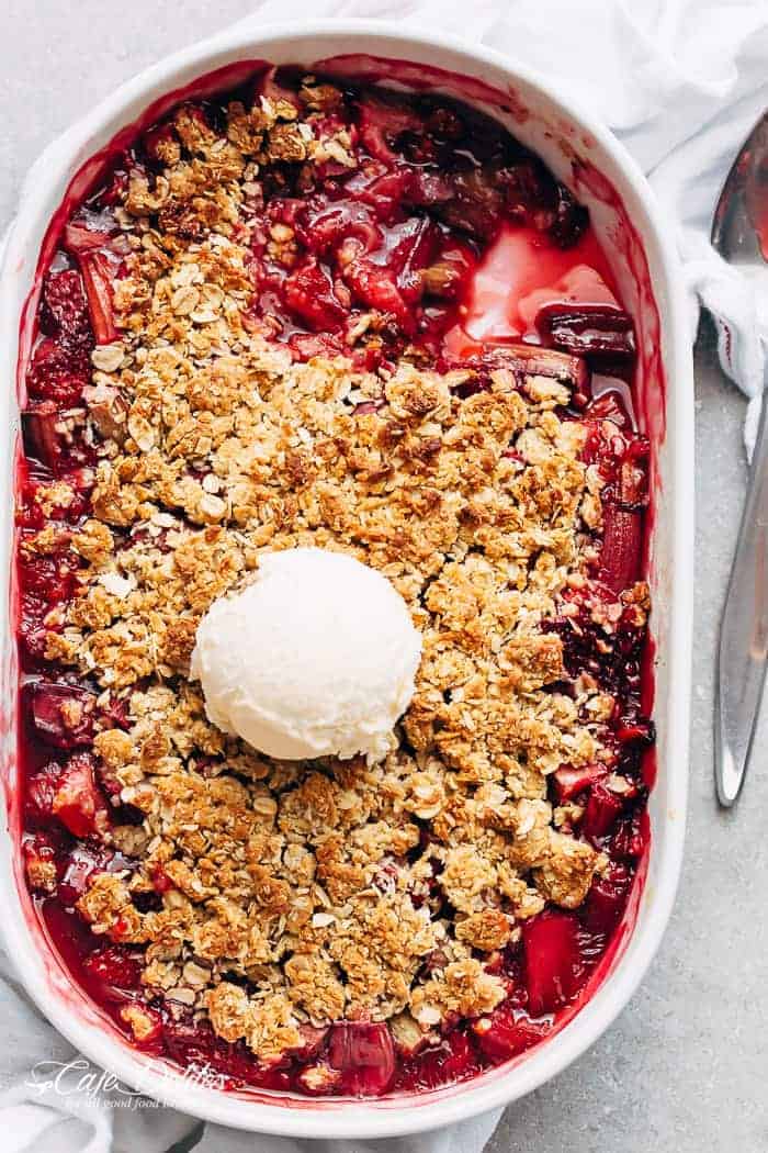 strawberry rhubarb crisp with oats