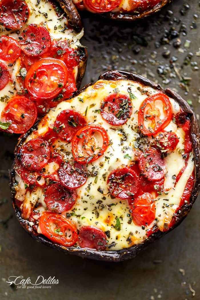 Portobello Pizzas have ALL the flavours of a GOOD pizza without the guilt! These pizzas are quick and easy to make, low carb and ready in 10 minutes! | https://cafedelites.com