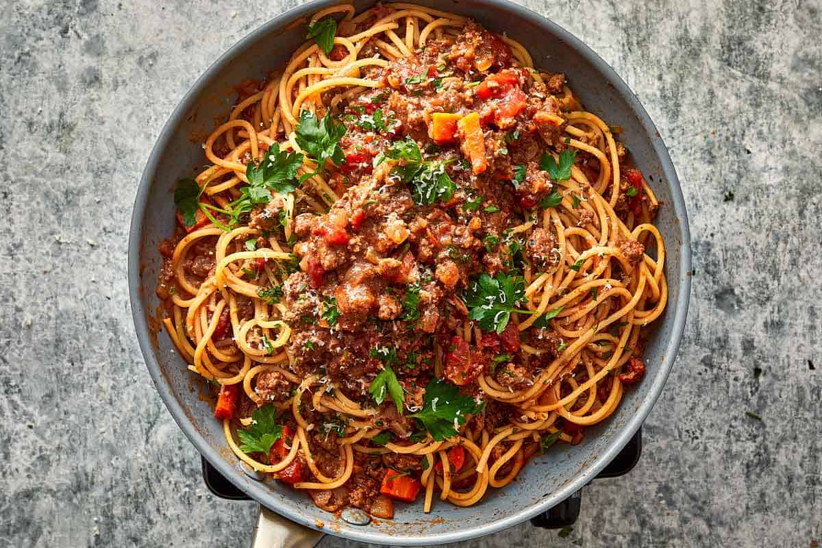 Slow Cooker Spaghetti Bolognese - Cafe Delites