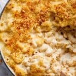 Garlic Parmesan Mac And Cheese is better than the original! A creamy garlic parmesan cheese sauce coats your macaroni, topped with parmesan fried bread crumbs, while saving some calories! | https://cafedelites.com