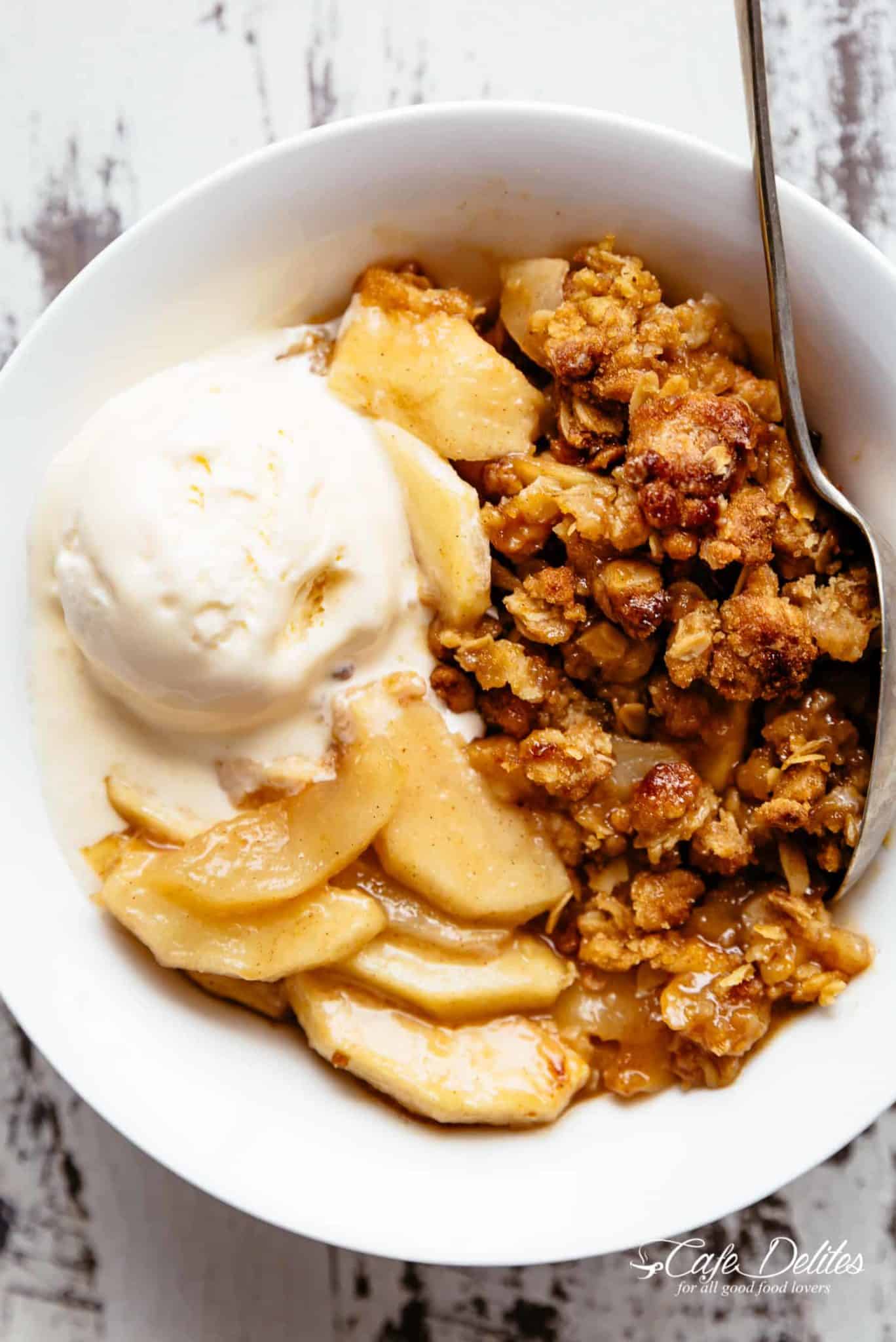 Apple Crumble (Apple Crisp) - Cafe Delites