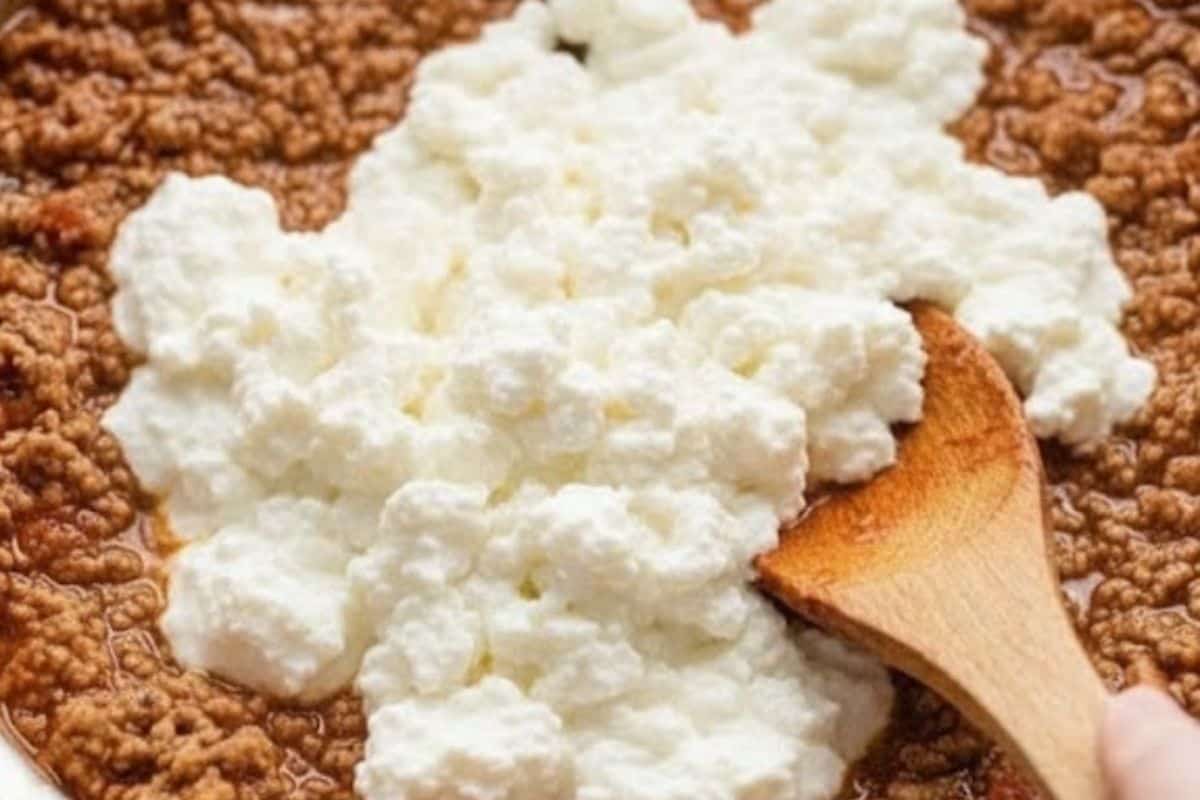 Remove the pan from the heat and gently fold in the ricotta until the sauce  - 8