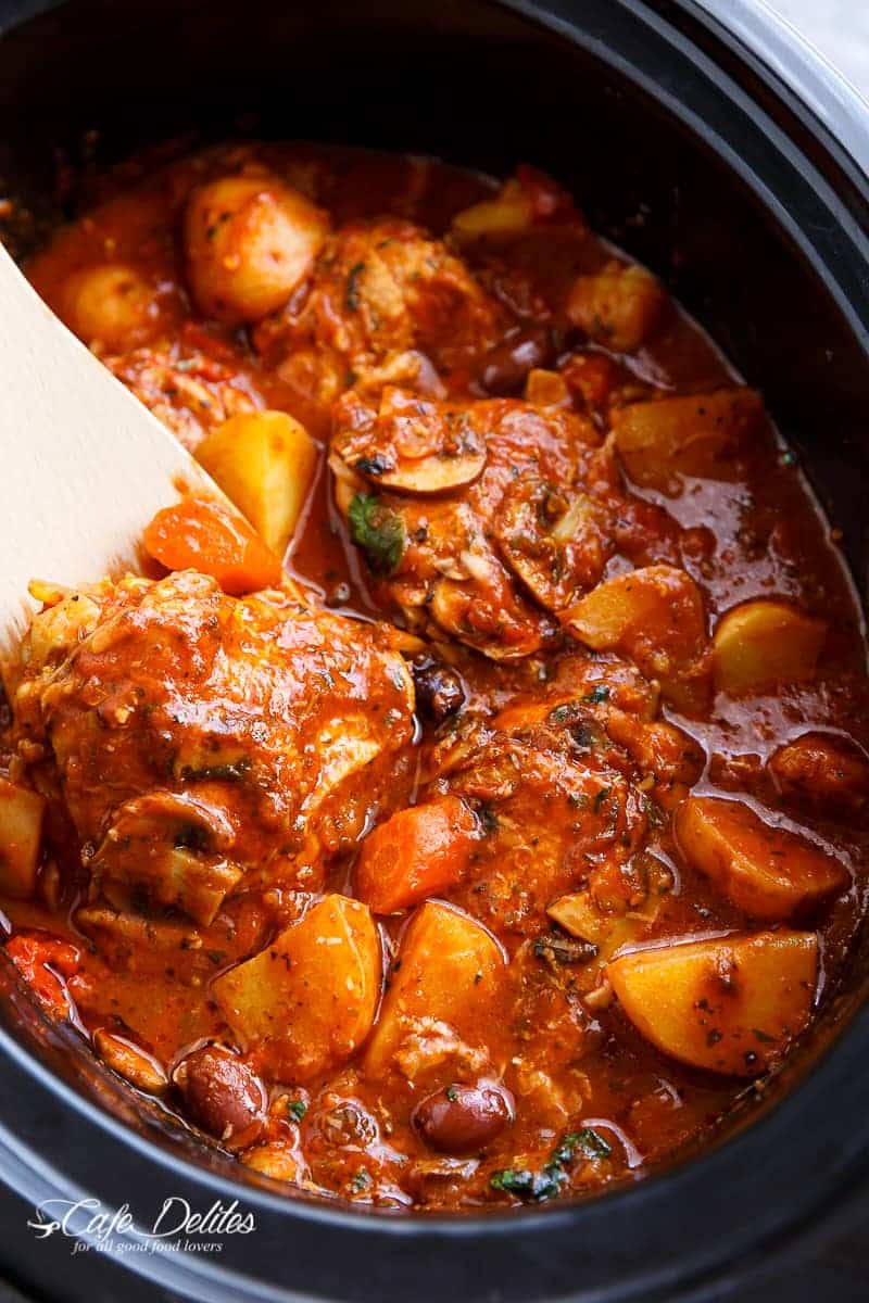 Slow Cooker Chicken Cacciatore With Potatoes | https://cafedelites.com