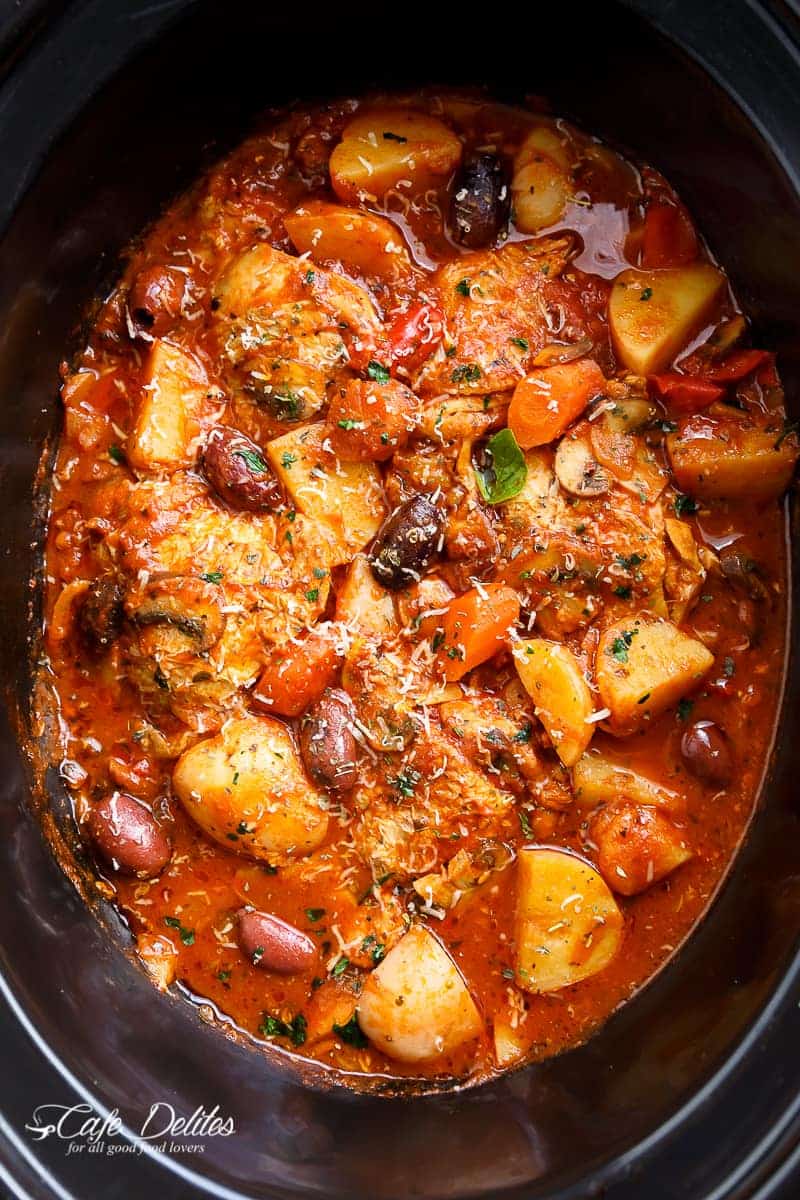 Slow Cooker Chicken Cacciatore With Potatoes | https://cafedelites.com