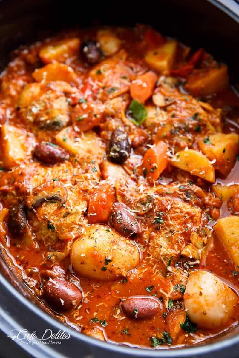 Slow Cooker Chicken Cacciatore | https://cafedelites.com