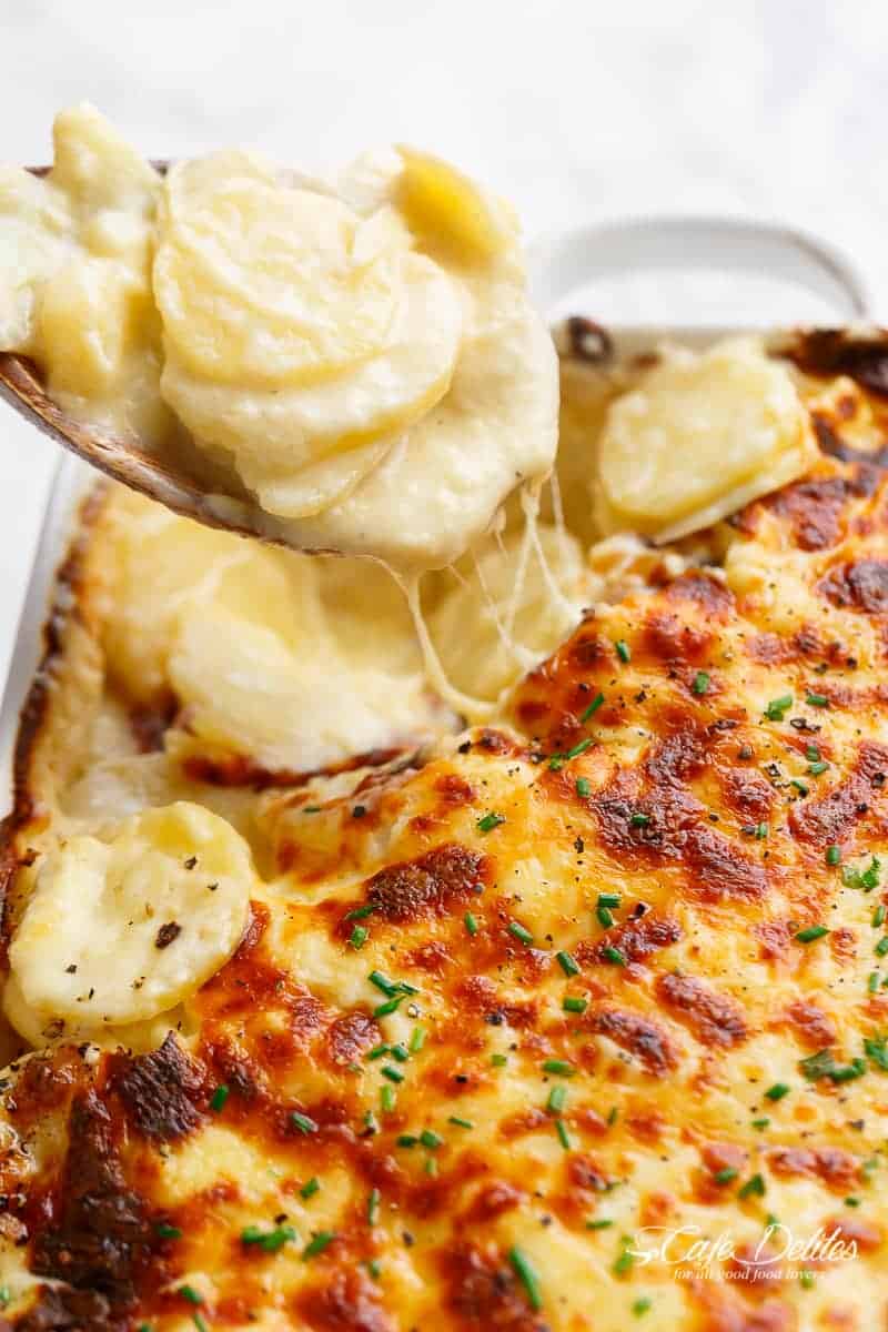 Slow Cooker Scalloped Potatoes with Creamy Cheese Garlic Sauce