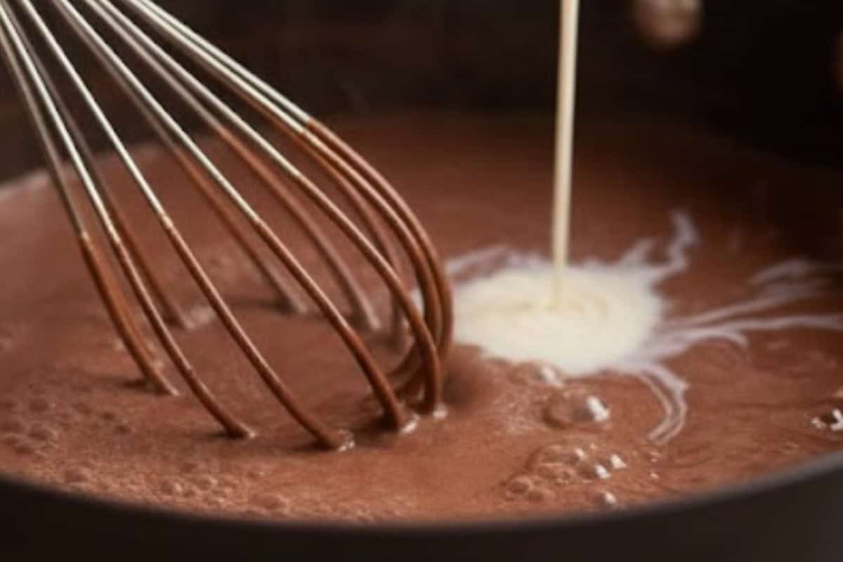 Stir in the evaporated milk into the medium sized medium pan. 