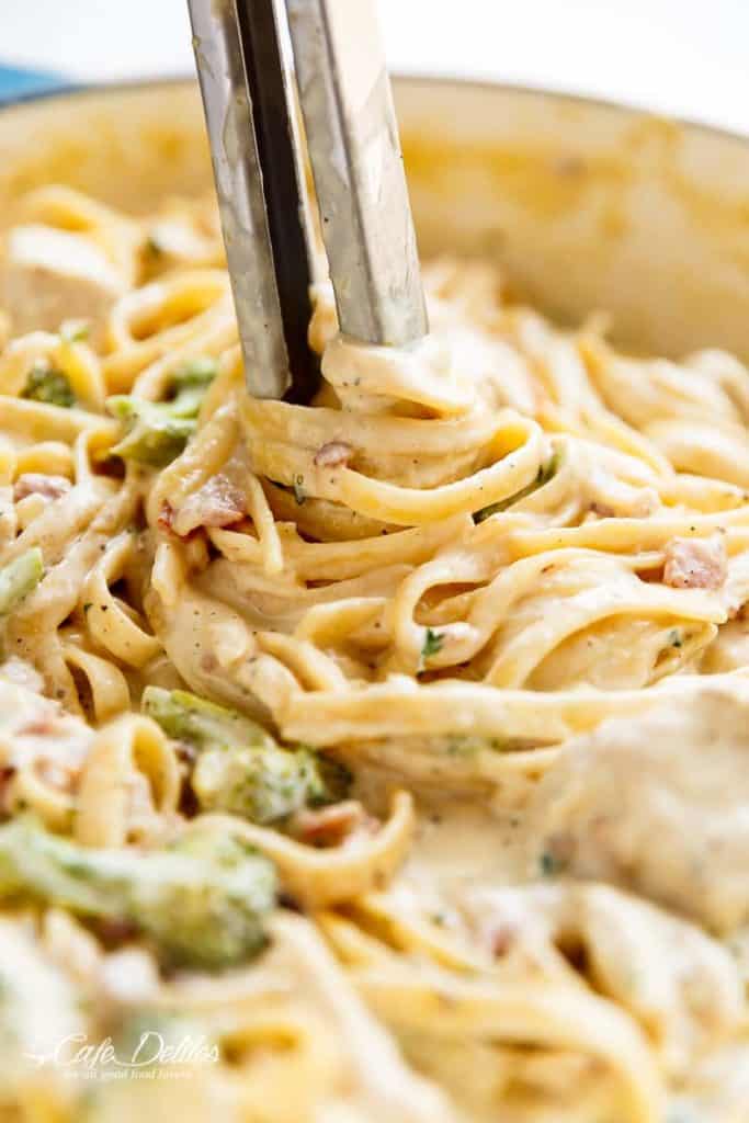 One Pot Chicken Fettuccine Alfredo With Bacon - Cafe Delites