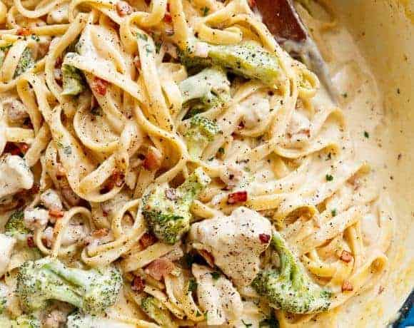 Skinny ONE POT Chicken Bacon Fettuccine Alfredo with NO HEAVY CREAM, butter or flour!