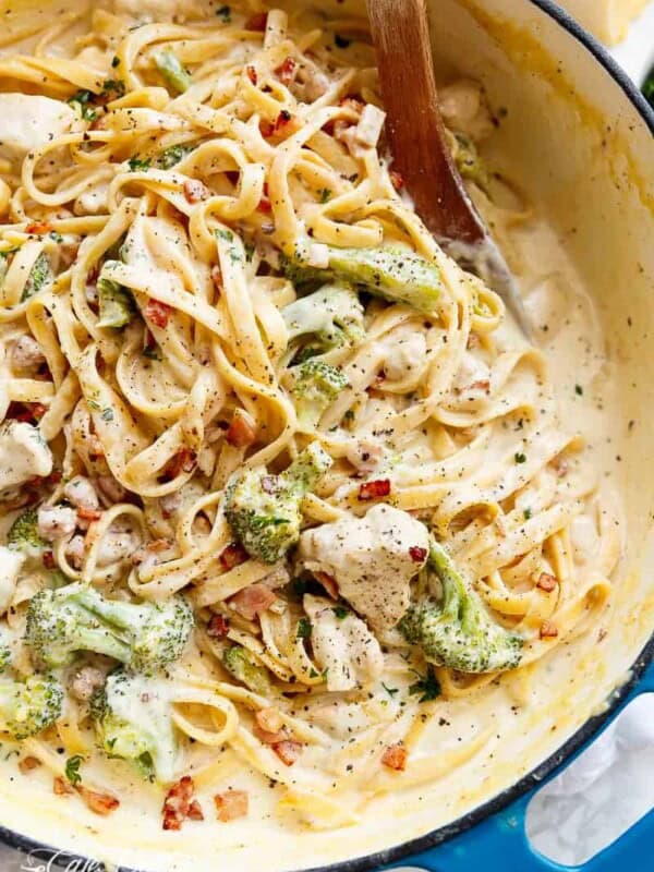 Skinny ONE POT Chicken Bacon Fettuccine Alfredo with NO HEAVY CREAM, butter or flour!