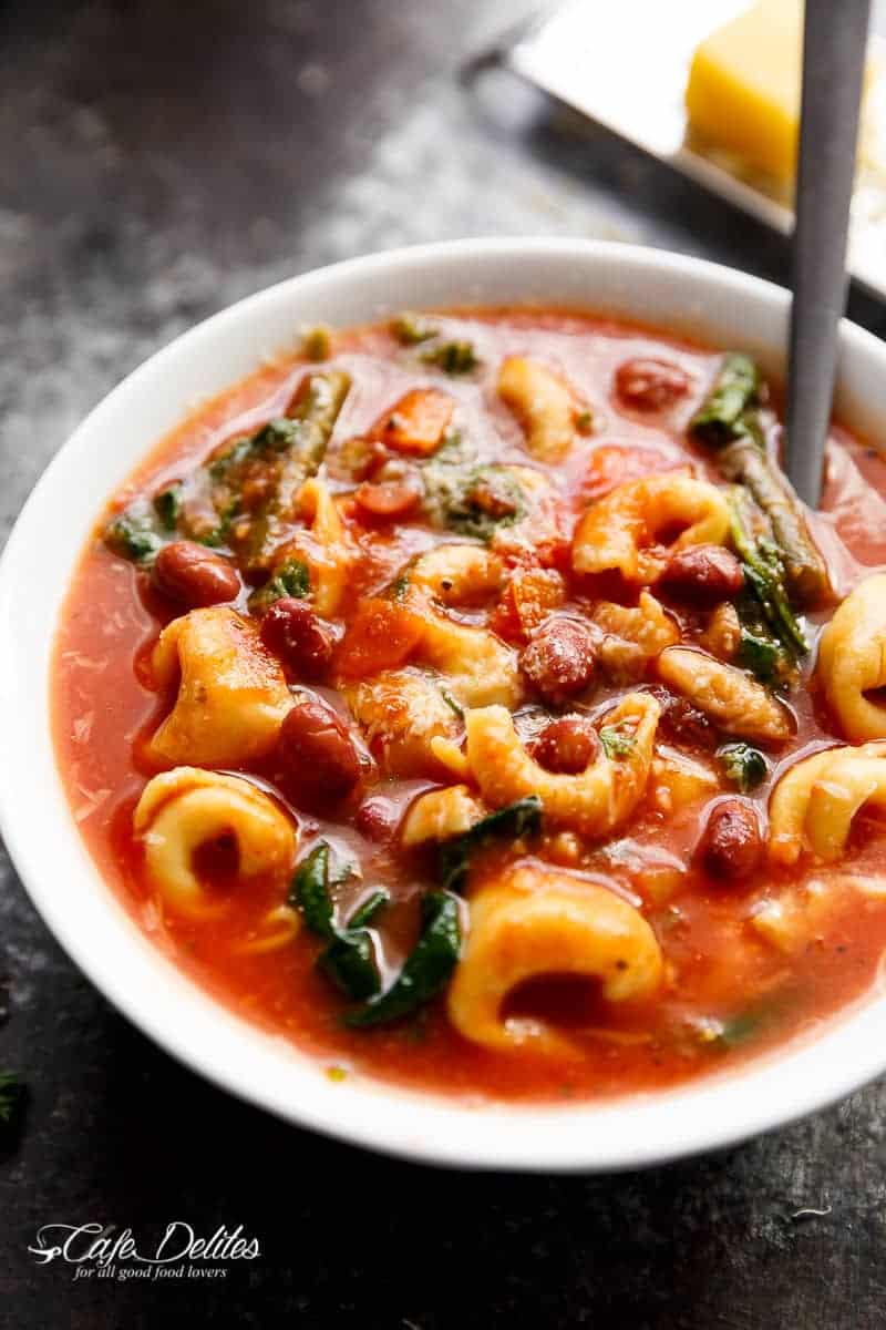 Slow Cooker Tortellini Minestrone Soup is so easy to make and tastes incredible Slow Cooker Tortellini Minestrone Soup