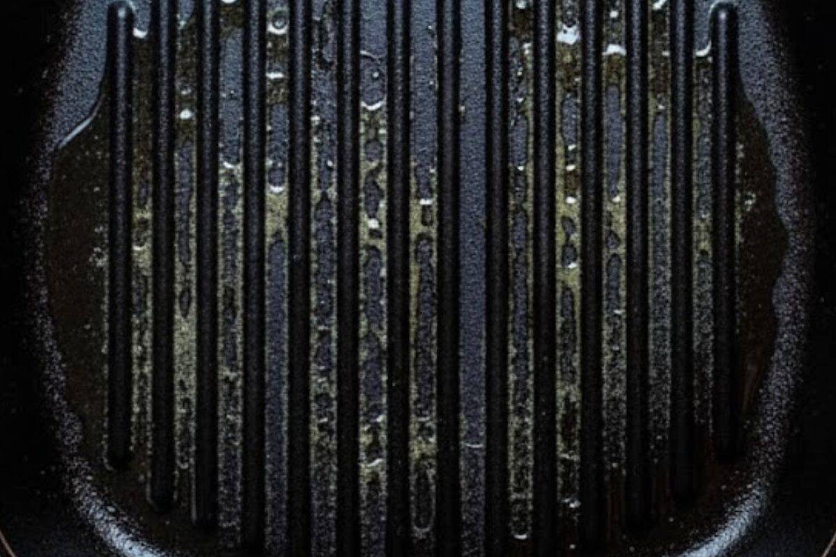 Warm olive oil in a grill pan or skillet over medium-high heat