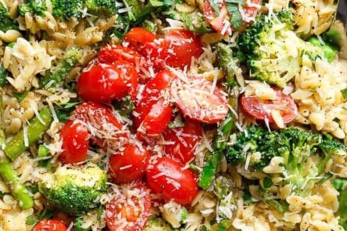 Place halved grape tomatoes and fresh parsley and serve it warm and immediately.
