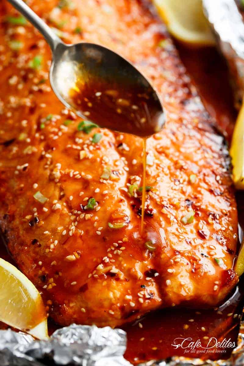 Honey Sesame Salmon In Foil is ready in under 20 minutes! Full of Asian flavours with ingredients you have in your kitchen, and so easy to pull together! | https://cafedelites.com