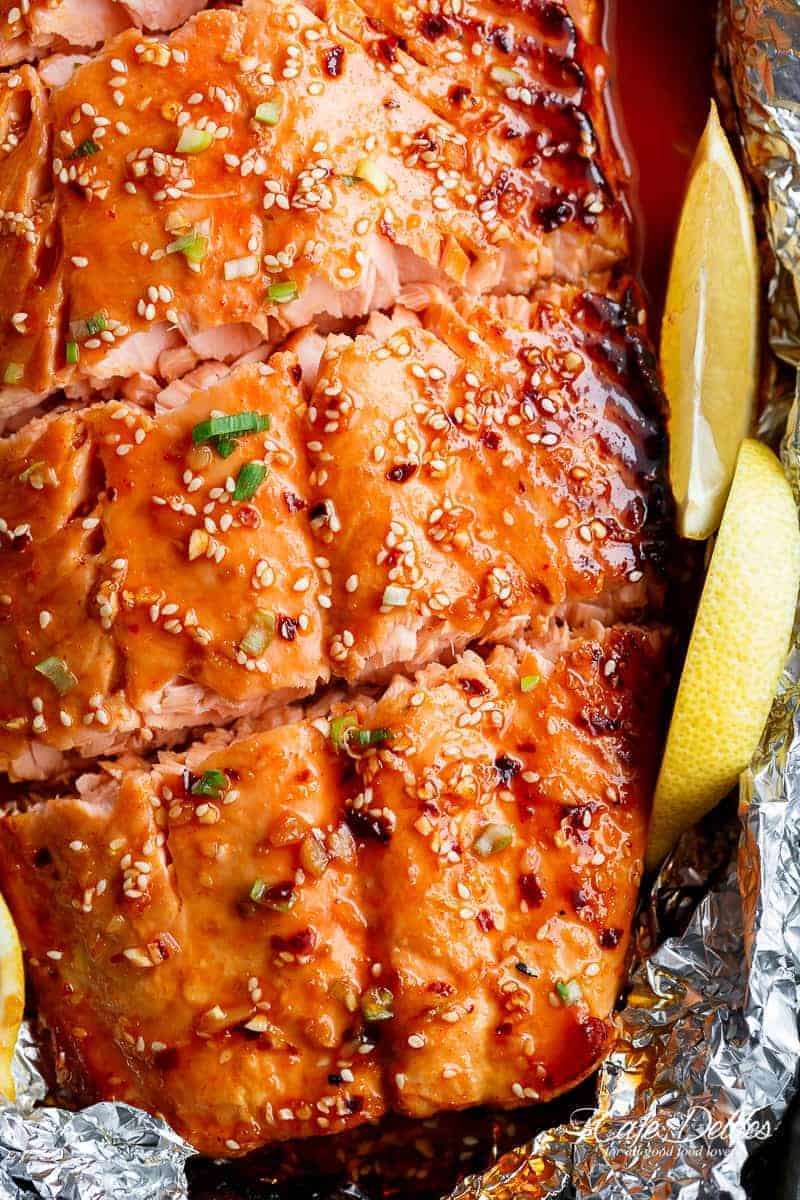 Honey Sesame Salmon In Foil is ready in under 20 minutes! Full of Asian flavours with ingredients you have in your kitchen, and so easy to pull together! | https://cafedelites.com