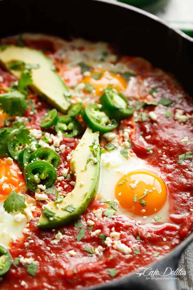 Easy Huevos Rancheros are done so fast, with an added, non traditional secret-ingredient weapon that guarantees amazing flavours! | https://cafedelites.com