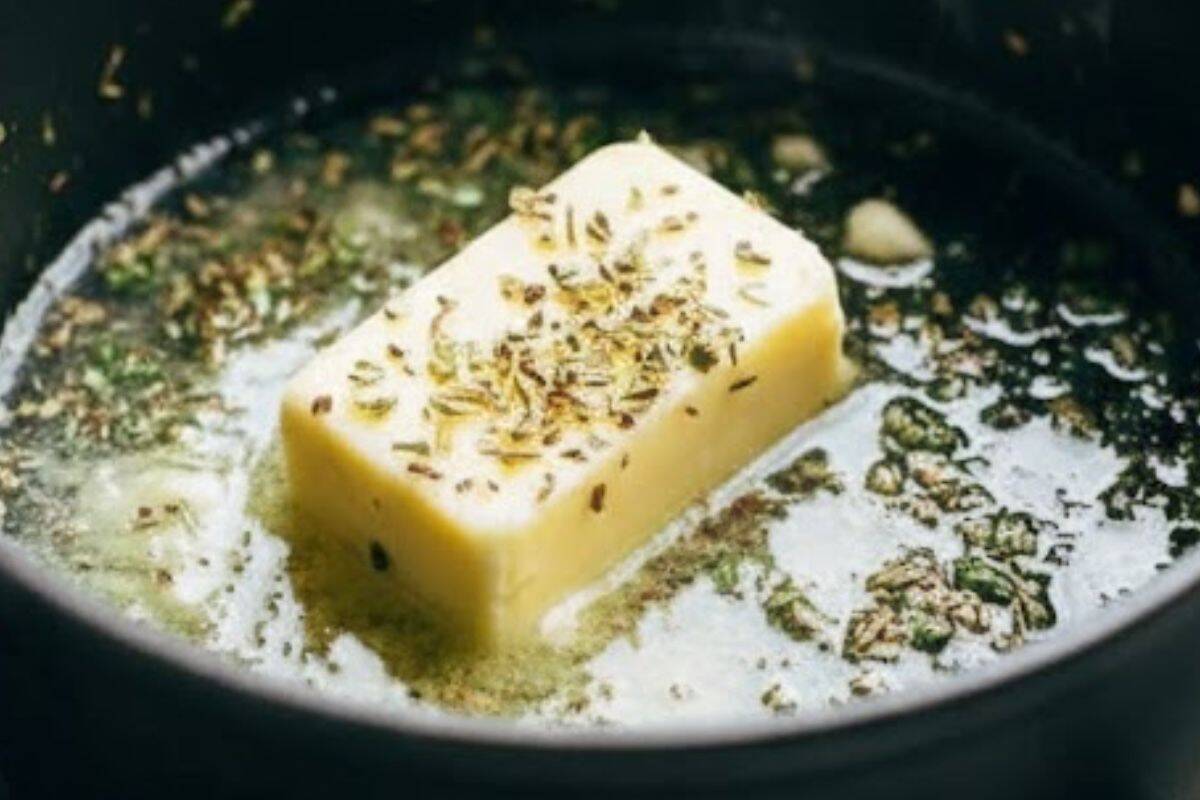 melt the butter with minced garlic, chopped fresh parsley and dried oregano.